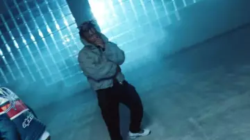 La doudoune Louis Vuitton monogram grise portée par Juice Wrld dans son clip Bandit feat. NBA Youngboy