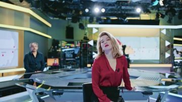 The red silk shirt worn by France de Meurs (Léa Seydoux) in the film France