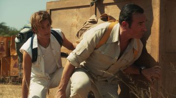 The denim jacket white sleeveless of OSS 1001 (Pierre Niney) in the film OSS 117: Red alert in black Africa