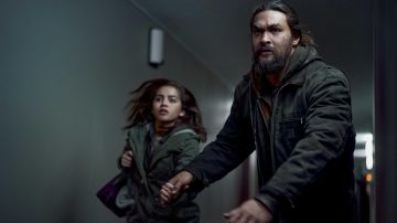 Veste en Toile noire portée par Cooper (Jason Momoa) comme on le voit dans le film Sweet Girl
