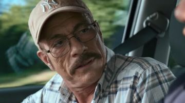 The cap of the New York Yankees of Richard Brumére (Jean-Claude Van Damme) in the film The Last Mercenary