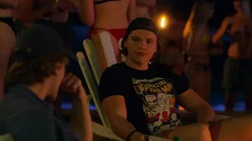 Marvel Comics Group &#39;The Amazing Spider-Man&#39; tee en noir porté par Lee Flynn (Joel Courtney) dans The Kissing Booth 3 film