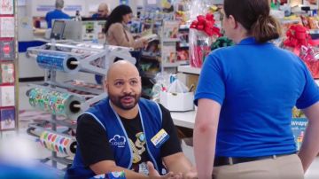 Diamond Supply Co. Serpent Shirt porté par Garrett (Colton Dunn) comme on le voit dans la série TV Superstore (S04E08)