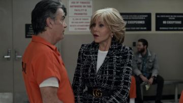 Black and white blazer worn by Grace Hanson (Jane Fonda) in Grace and Frankie TV series (S07E04)