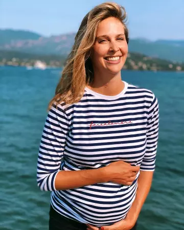 The sailor t-shirt breastfeeding &#39;FACING THE MOTHER&#39; worn by Ophélie Meunier on her account Instagram @opheliemeunier