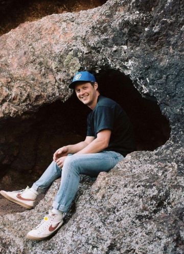 Nike sneakers worn by Noah Reid on his Instagram account @olreid