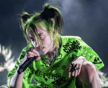 The Heart of Bone jewelry worn by Billie Eilish during Radio 1&#39;s Big Weekend in 2019