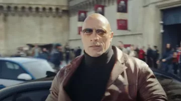 Lunettes de soleil aviateur portées par Rusty (Dwayne Johnson) comme on le voit dans le film Red Notice