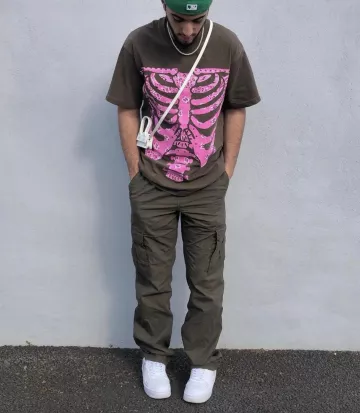 The green t-shirt with pink skeleton worn by سليمان / Houdd_s on his account Instagram @houdd_s