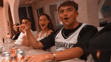 The Nike jersey of the Brooklyn Nets worn by Inoxtag in her video clip No need to you ft. Mermaid