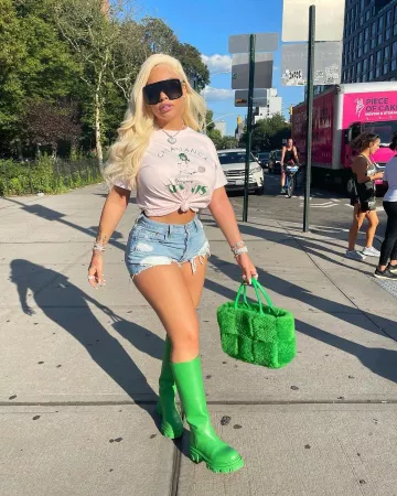 Camiseta Casablanca usada por Mulatto en su cuenta de Instagram @latto777