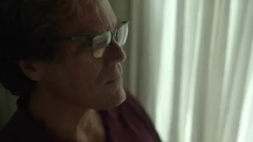 Anteojos Timberland usados por Napoleón Marconi (Michael Shannon) como se ve en la serie de televisión Nine Perfect Strangers (S01E07)