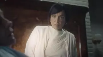 J. Crew Cashmere Cardigan Suéter en rosa usado por Grace (Rachael Crawford) como se ve en Slasher Outfits (Temporada 4 Episodio 7)