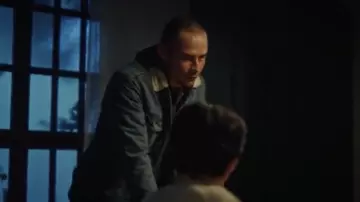 Levi's Men's Type III Sherpa Denim Jacket usado por Vincent (A.J. Simmons) como se ve en la serie de televisión Slasher (S04E07)