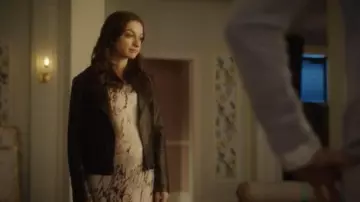 Chaqueta de motociclista de cuero Allsaints Dalby usada por Liv (Sydney Meyer) como se ve en Slasher Outfits (S04E08)