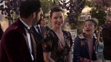 Saloni Floral Print Vestido Acampanado usado por Chloe Decker (Lauren German) como se ve en los atuendos de Lucifer (S06E07)
