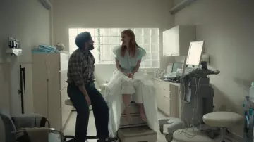 New Balance sneakers worn by Jonathan (Oscar Isaac) as seen in Scenes from a Marriage TV series (S01E01) outfits