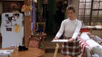 The black dress of Rachel Green (Jennifer Aniston) in Friends S07E01