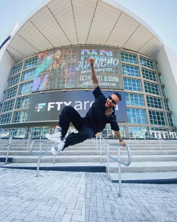 El par Nike Air Force 1 Low Metallic Chrome usado por Maluma en su cuenta de Instagram @maluma
