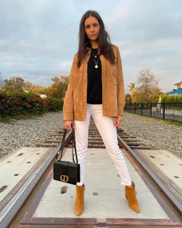 La tenue de Nina Dobrev sur son compte Instagram @nina