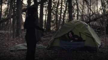 Lululemon Définir Veste Luon porté par l'Agent 355 (Ashley Romans) comme on le voit dans Y: The Last Man (S01E04)