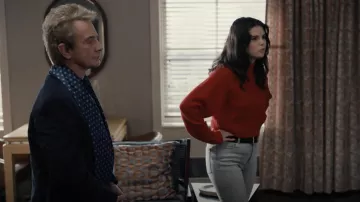 Agolde Riley Crop Straight-Leg Jeans in Zephyr worn by Mabel Mora (Selena Gomez) as seen in Only Murders in the Building (Season 1 Episode 3)