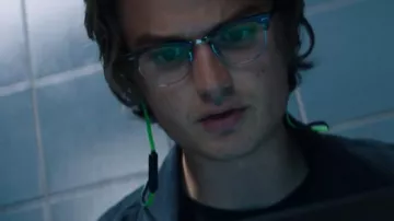 The wireless headphones Razer Keys (Joe Keery) in the movie Free Guy