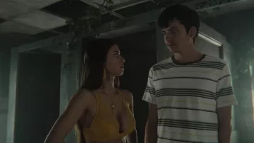 Sujetador amarillo / naranja usado por Ruby Matthews (Mimi Keene) como se ve en los atuendos de Sex Education (S03E01)