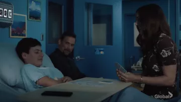 Ralph Lauren Alayna Vestido de día floral usado por una actriz como se ve en la serie de televisión del FBI (Temporada 4 Episodio 2)