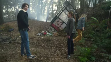 Vans Old Skool Navy Blue sneakers worn by Josh Harris (Jack Martin) as seen in La Brea TV series outfits (S01E01)