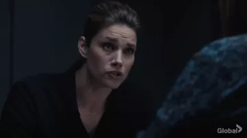 Theory Riduro Organic Cotton Shirt in black worn by Special Agent Maggie Bell (Missy Peregrym) as seen in FBI TV series outfits (S04E02)