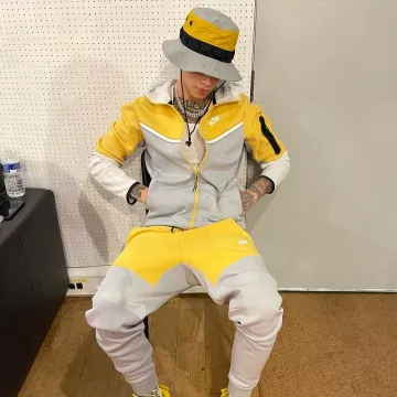 The Nike tracksuit set yellow and gray worn by Central Cee on his account Instagram @centralcee