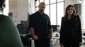 Dolce & Gabbana peak lapel blazer jacket in black worn by Olivia Benson (Mariska Hargitay) as seen in Law & Order: Special Victims Unit TV series wardrobe (S23E03)