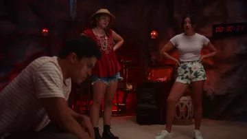 Nike baskets blanches portées par Lahela 'Doogie' Kamealoha (Peyton Elizabeth Lee) comme on le voit dans Doogie Kamealoha, MD séries télévisées tenues (Saison 1 Épisode 4)