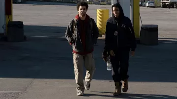 Zapatillas Converse usadas por Isaac English (David Álvarez) como se ve en los atuendos de la serie de televisión American Rust (Temporada 1 Episodio 4)