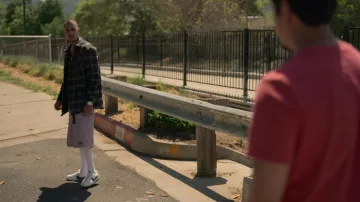 Nike Cortez Baskets Blanches portées par Cesar Diaz (Diego Tinoco) comme on le voit dans On My Block séries TV (Saison 4 Épisode 2)