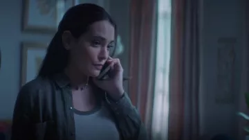 Rails Marcel Jacket usado por Amy Kindelán (Natalie Martinez) como se ve en los atuendos del programa de televisión Ordinary Joe (Temporada 1 Episodio 3)