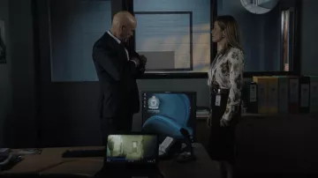 Paul Smith Gili Camisa estampada usada por Ann Reynolds (Jane Hall) como se ve en los atuendos de la serie de televisión Wentworth (Temporada 9 Episodio 7)