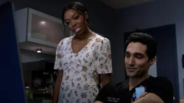 Madewell Silk Ruched Front Puff Sleeve Floral Top worn by Vanessa Taylor (Asjha Cooper) as seen in Chicago Med TV series wardrobe (S07E03)