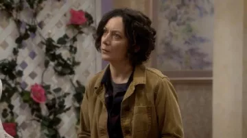 Madewell Canvas Chore Jacket worn by Darlene Conner (Sara Gilbert) as seen in The Conners (Season 4 Episode 3)