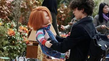 Cosplay general y de vestuario de suéter de Chucky (Brad Dourif) como se ve en los atuendos de la serie de televisión Chucky (Temporada 1 Episodio 1)