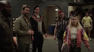 Adidas Fakten Veste de Survêtement en Rose porté par Crystal Tyler (Kelli Berglund) comme on le voit dans les Talons de la série TV tenues (S01E08)