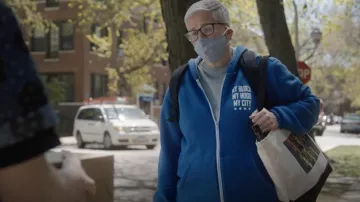My Block My Hood My City Zip Hoodie en bleu porté par Abby (Abby McEnany) comme on le voit dans Work in Progress série TV garde-robe (S02E10)