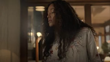 JWLA By Johnny Was Printed Blouse In White worn by Cassie Dewell (Kylie Bunbury) as seen in Big Sky TV series wardrobe (Season 2 Episode 2)
