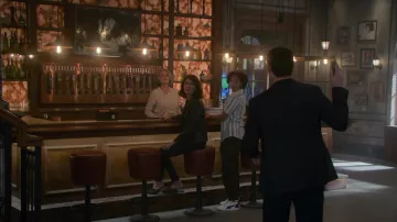 Puma Ralph Sampson Mid Sneakers portées par Breanna Casey (Aleyse Shannon) comme on le voit dans L'effet de levier: Redemption TV show (Saison 1 Épisode 11)