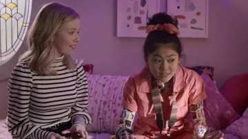 ALC Karla rayé en tricot côtelé pull à col roulé porté par Stacey McGill (Shay Rudolph) comme on le voit dans la série télévisée The Baby-Sitters Club (S02E01)