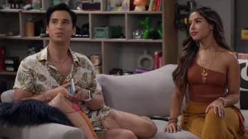 Forever 21 One-Shoulder Cutout Top worn by Solana (Cinthya Carmona) as seen in Pretty Smart wardrobe (S01E01)