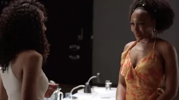 Ted Baker Saraaa Ruffle Midi Wrap Dress usado por Marie (Christina Elmore) como se ve en Twenties Outfits (Temporada 2 Episodio 1)