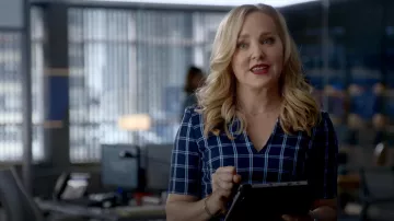 Escada V-Neck Short-Sleeve Windowpane Sheath Vestido usado por Marissa Morgan (Geneva Carr) como se ve en Bull (S06E02)