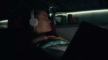 Sony White Headphones used by Roxanne (Missi Pyle) as seen in Y: The Last Man TV series (Season 1 Episode 8)